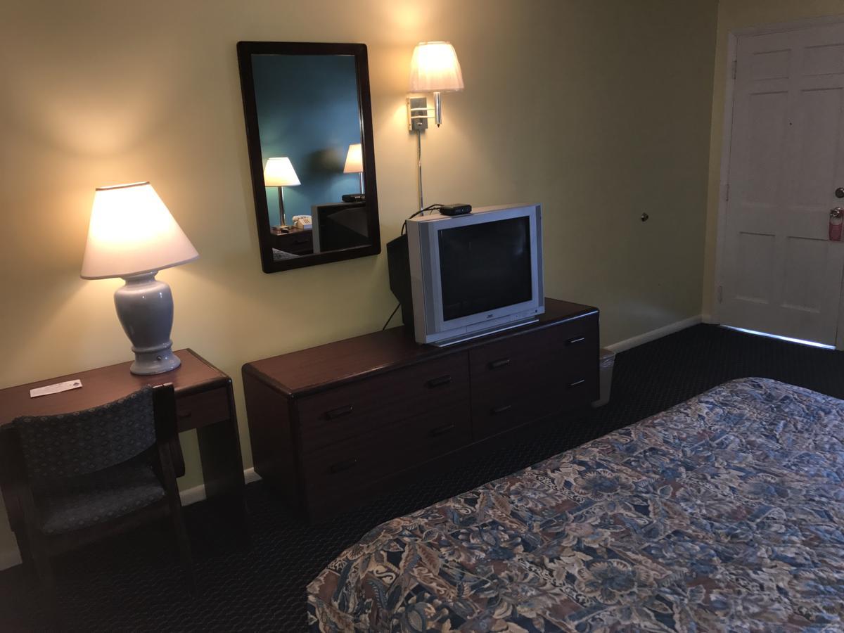 Budget Host Three Crowns Gettysburg Eksteriør bilde