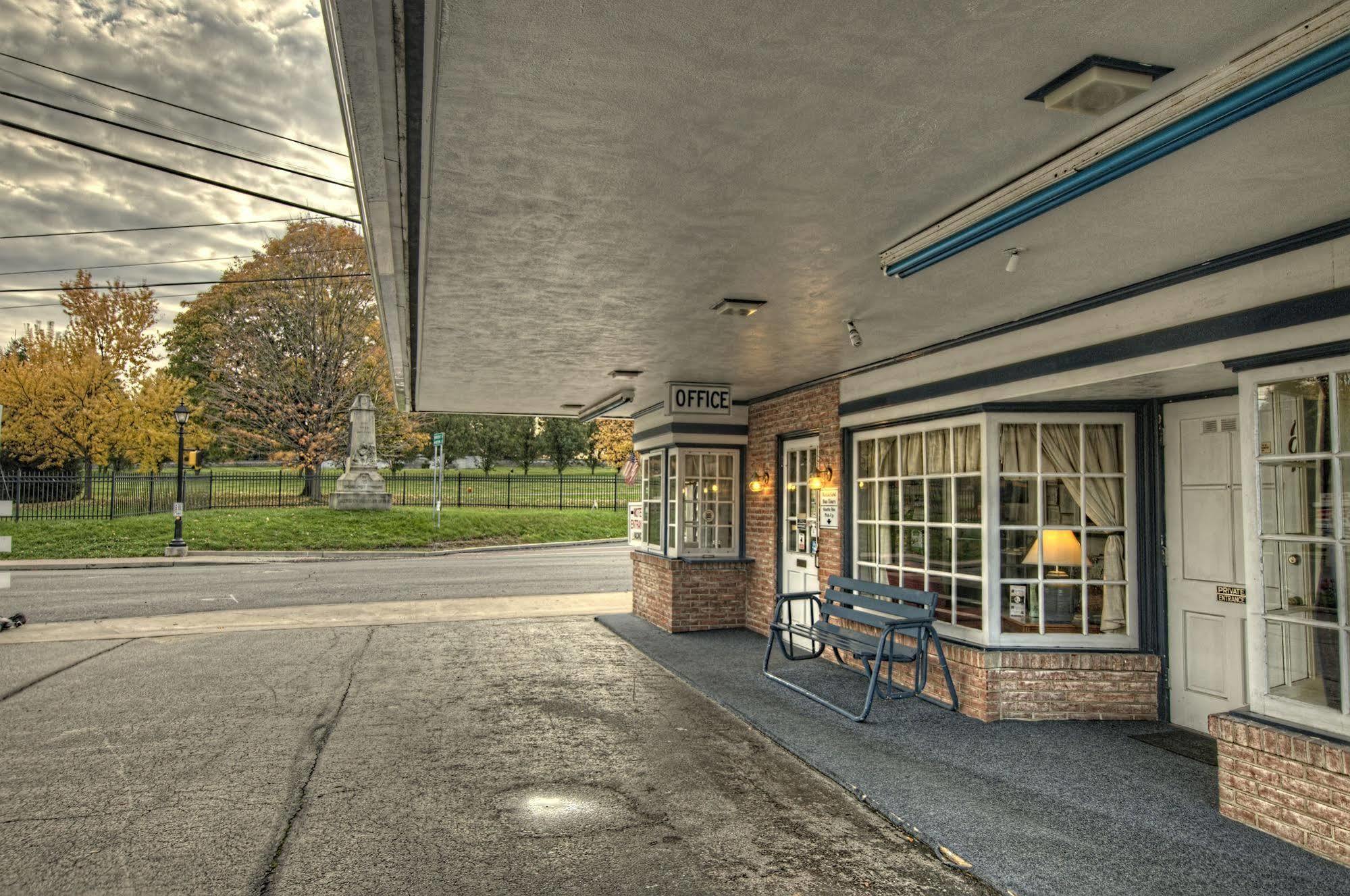 Budget Host Three Crowns Gettysburg Eksteriør bilde