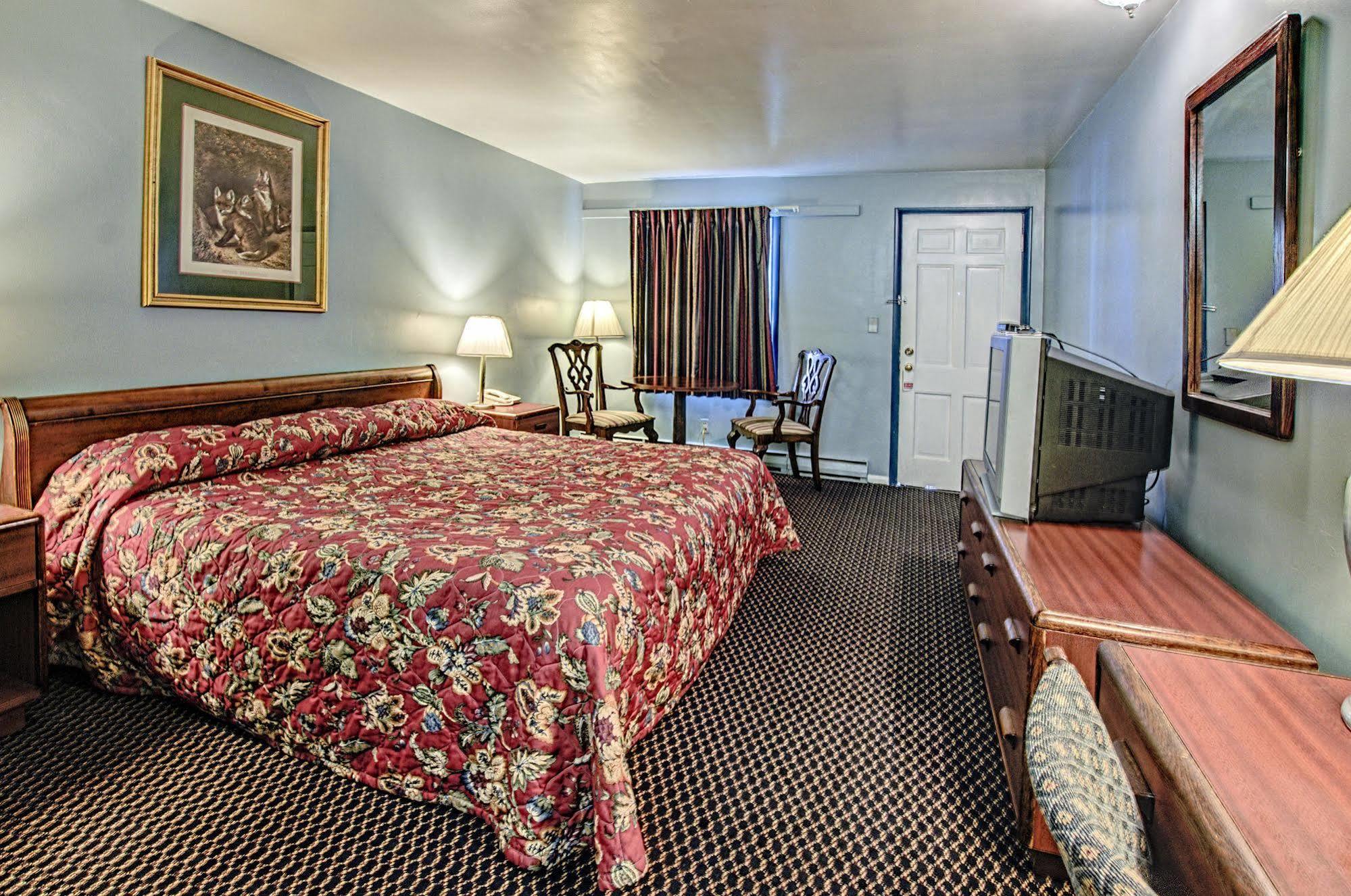 Budget Host Three Crowns Gettysburg Eksteriør bilde