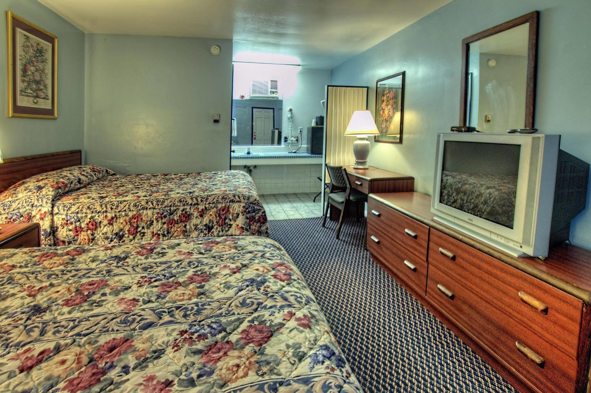 Budget Host Three Crowns Gettysburg Eksteriør bilde