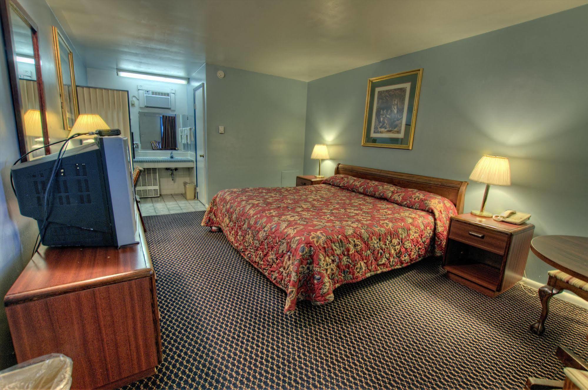 Budget Host Three Crowns Gettysburg Eksteriør bilde